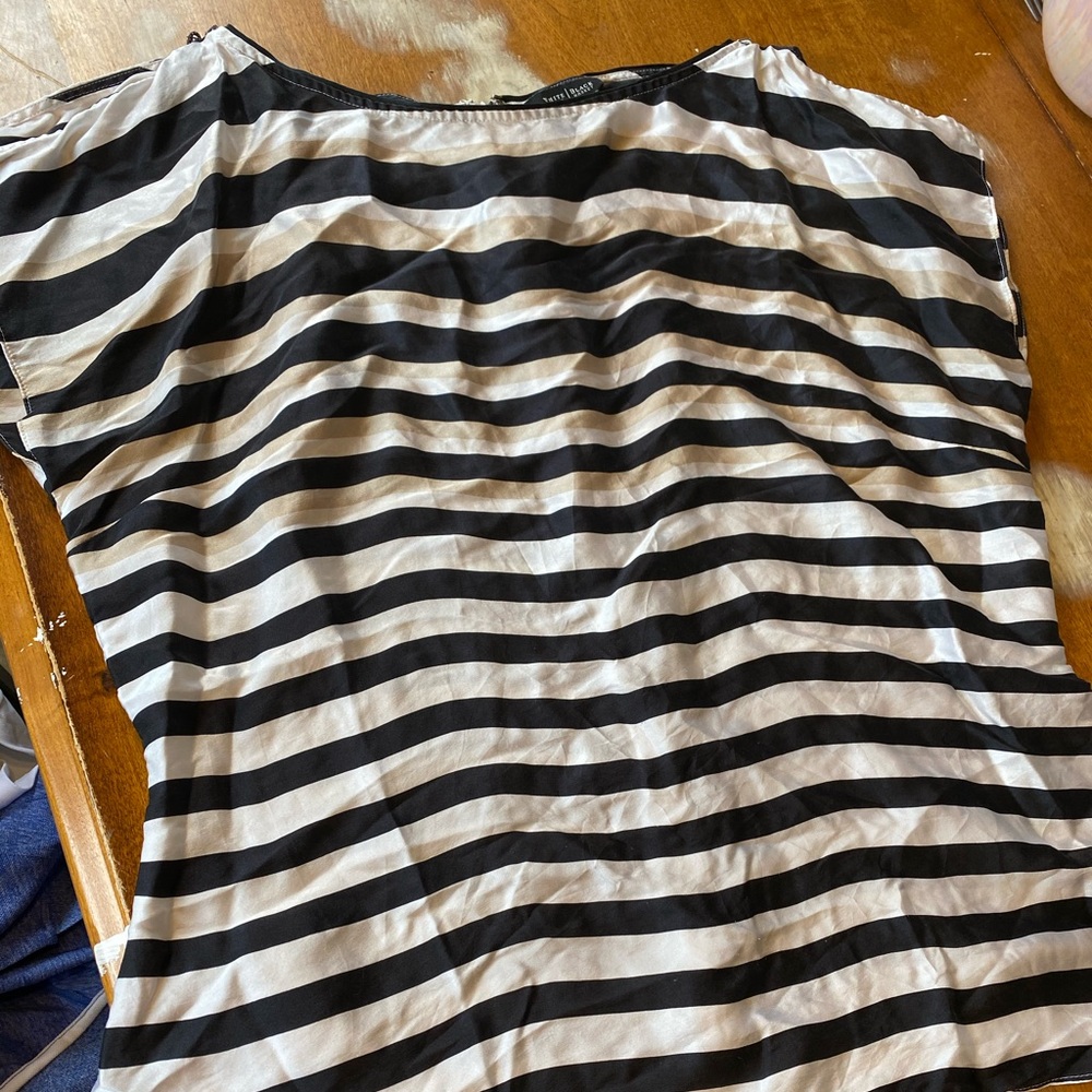 ❤️White House Black Market silk shirt